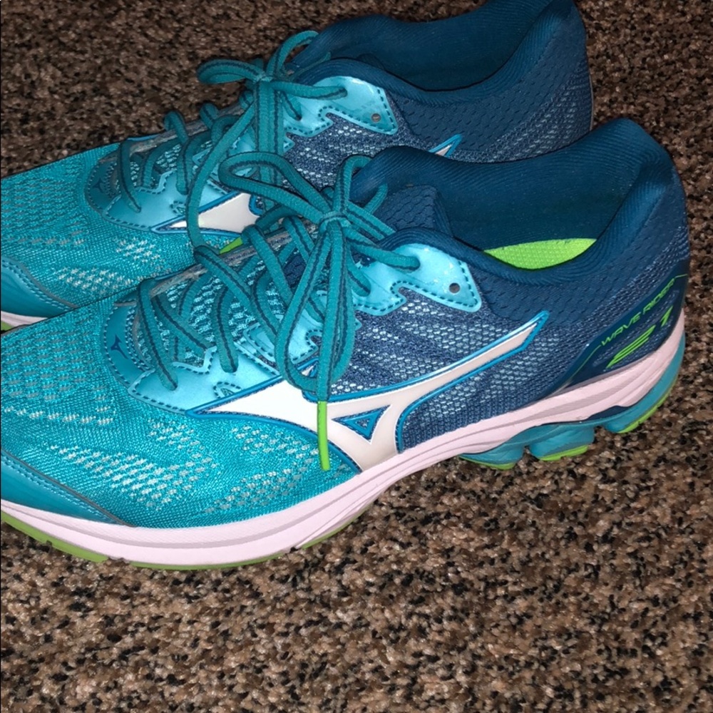 Mizuno Wave Rider 21 Running